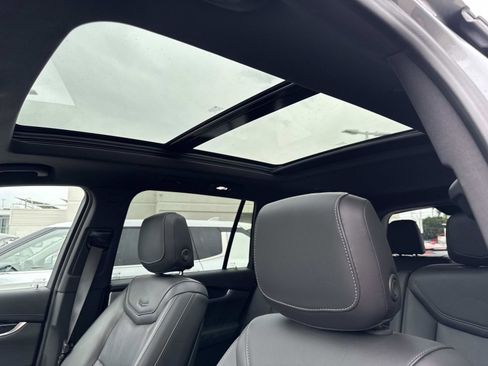 Used 2025 Cadillac XT6 Premium Luxury image 18