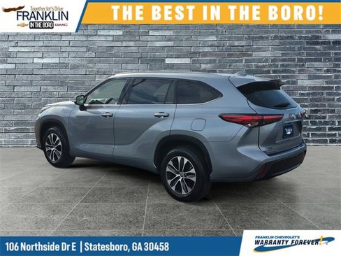 Used 2021 Toyota Highlander XLE image 3