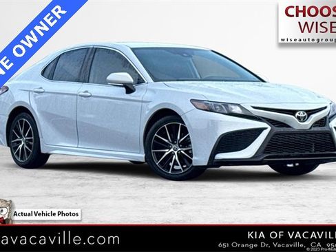 Used 2022 Toyota Camry SE image 1
