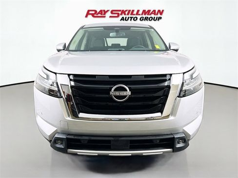 Used 2022 Nissan Pathfinder SL image 2