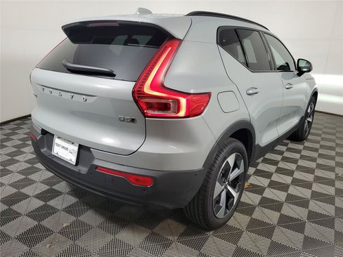 Certified 2026 Volvo XC40 B5 Plus AWD/4WD image 6