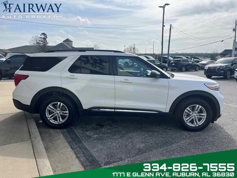 Used 2023 Ford Explorer XLT w/ Equipment Group 202A image 5