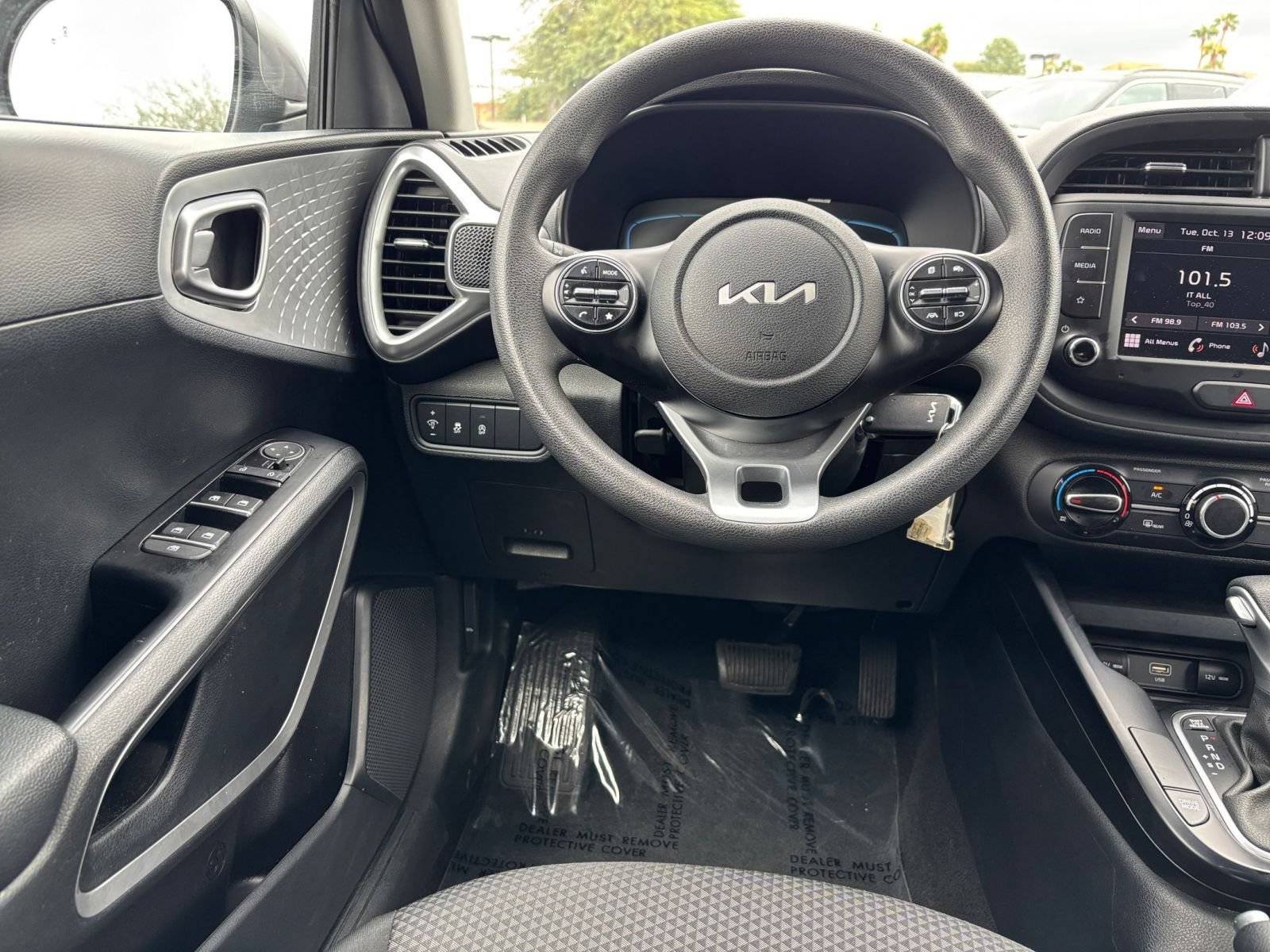 Used 2025 Kia Soul LX w/ LX Technology Package FWD image 31