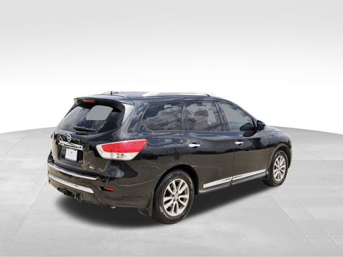 Used 2016 Nissan Pathfinder SL w/ Trailer Tow Package FWD image 4
