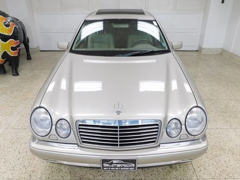 Used 1999 Mercedes-Benz E 320 4MATIC Sedan image 9