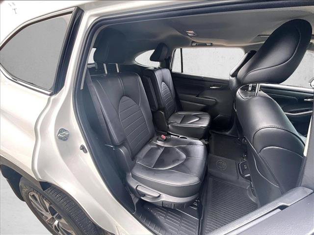 Used 2024 Toyota Highlander XLE FWD image 27
