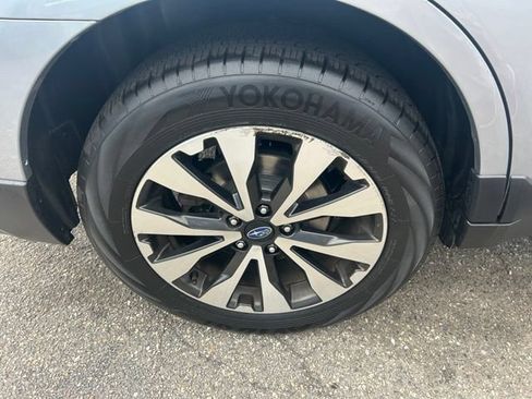 Used 2017 Subaru Outback 2.5i Limited AWD/4WD image 4