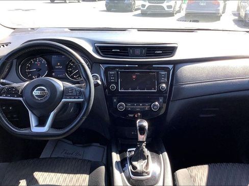 Used 2020 Nissan Rogue SV AWD/4WD image 17
