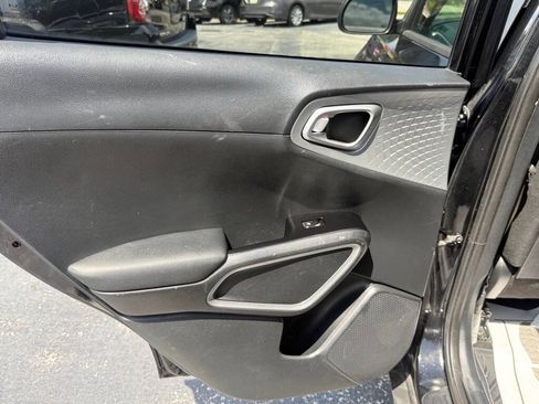 Used 2022 Kia Soul LX w/ Technology Package FWD image 23