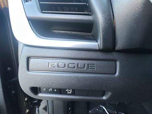 Used 2023 Nissan Rogue S image 12