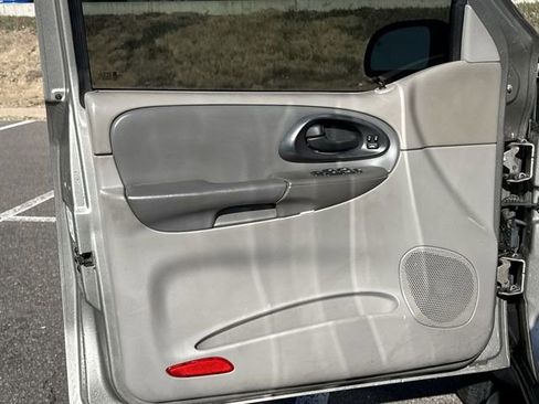 Used 2002 Chevrolet TrailBlazer LT w/ LT Leather Plus Pkg image 19