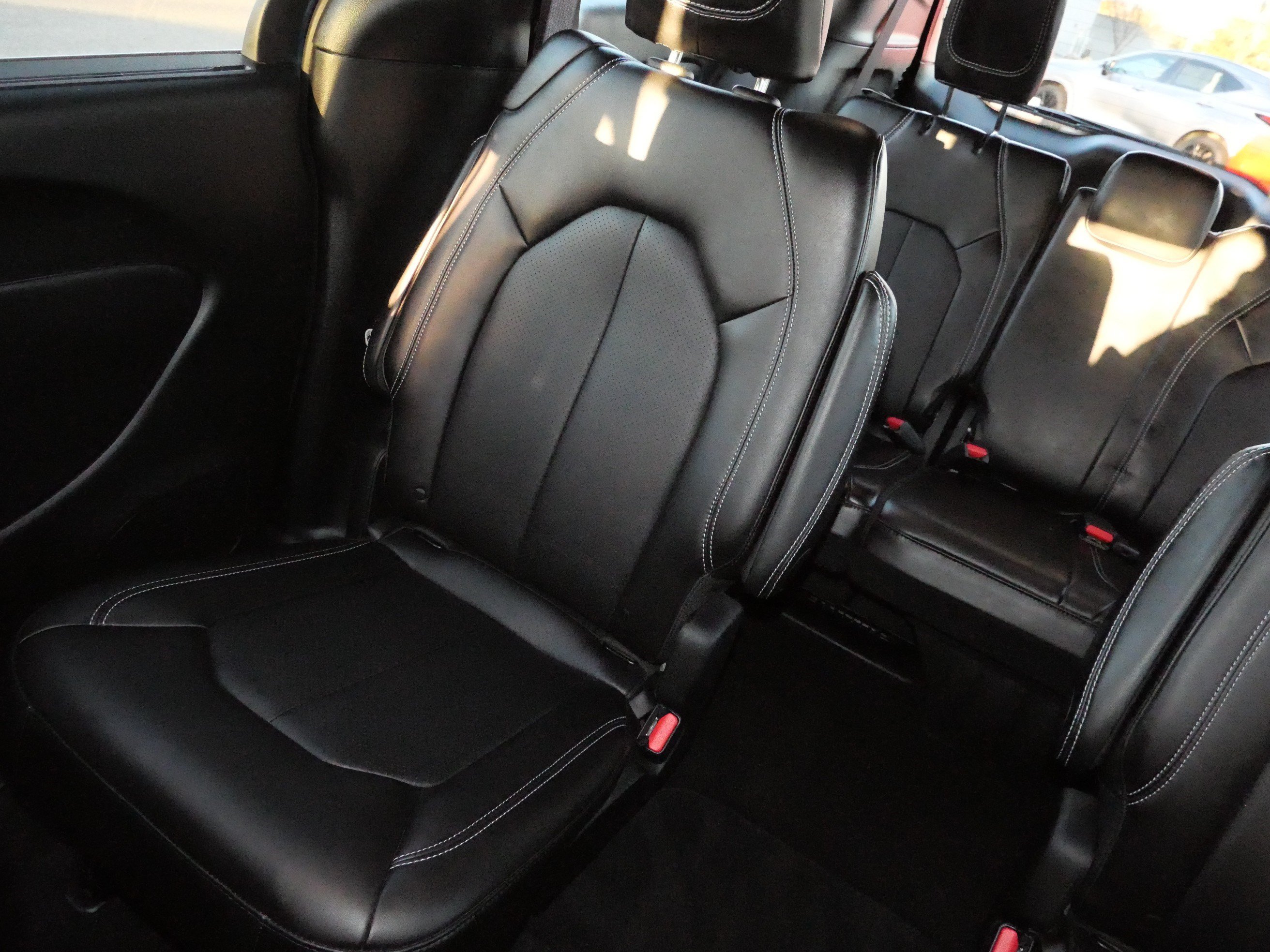 Used 2025 Chrysler Pacifica Select FWD image 14