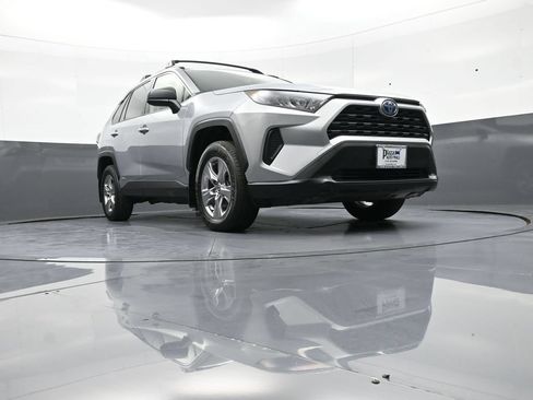 Used 2022 Toyota RAV4 LE AWD/4WD image 27