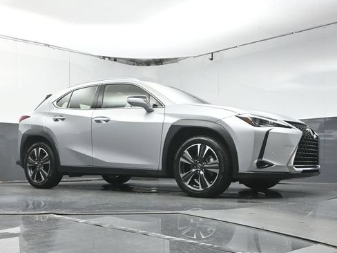 Used 2020 Lexus UX 200 w/ Premium Package FWD image 40