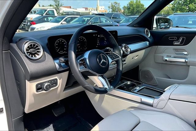 Used 2026 Mercedes-Benz GLB 250 4MATIC image 14