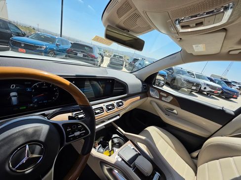 Used 2020 Mercedes-Benz GLS 450 4MATIC image 11