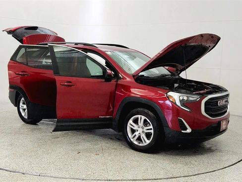 Used 2021 GMC Terrain SLE w/ Driver Convenience Package image 2
