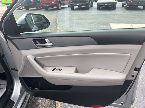 Used 2017 Hyundai Sonata SE FWD image 19