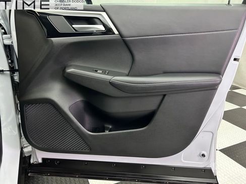 Used 2024 Mitsubishi Outlander Ralliart image 25