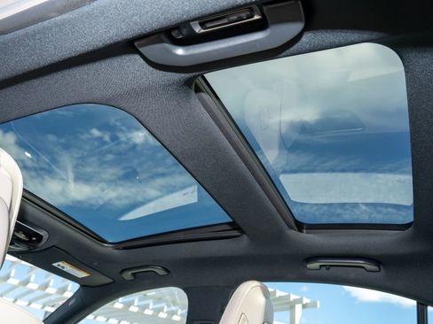 Used 2022 Mercedes-Benz C 300 C 300 w/ Exclusive Trim Package image 21