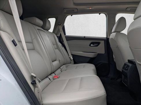 Used 2025 Nissan Rogue SV w/ SV Premium Package FWD image 15