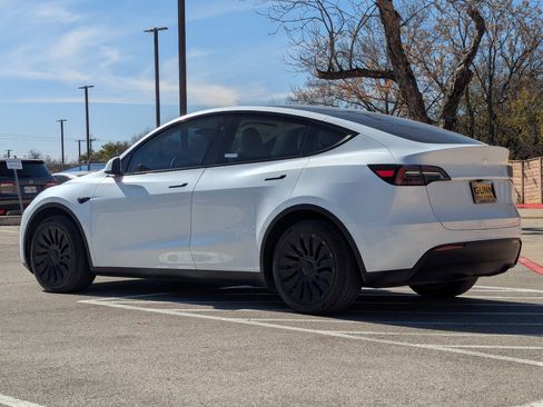 Used 2024 Tesla Model Y Long Range image 6