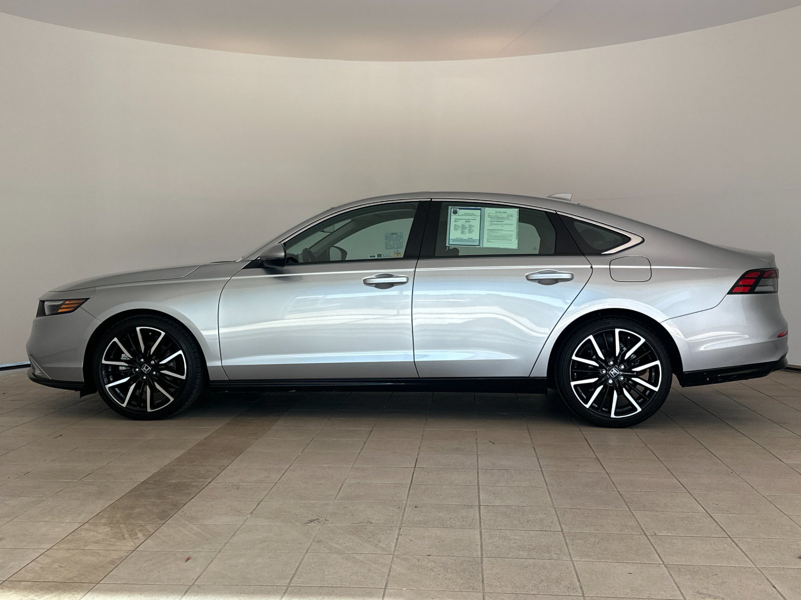 Used 2024 Honda Accord Touring image 3