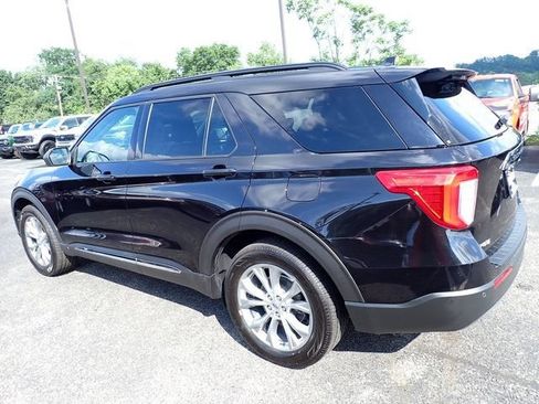 Used 2020 Ford Explorer XLT w/ Equipment Group 202A AWD/4WD image 4