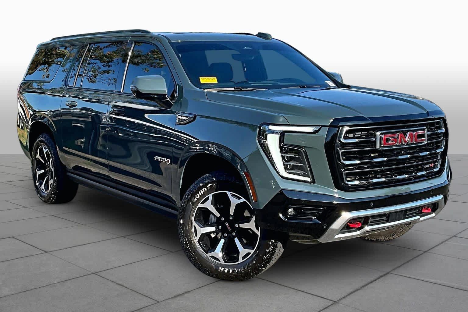 Used 2025 GMC Yukon XL AT4 w/ AT4 Premium Package AWD/4WD image 3