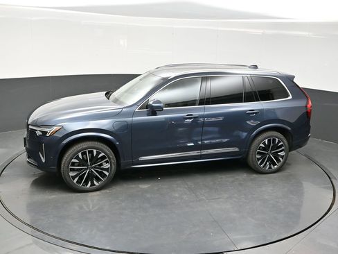 New 2026 Volvo XC90 T8 Plus w/ Protection Package image 29