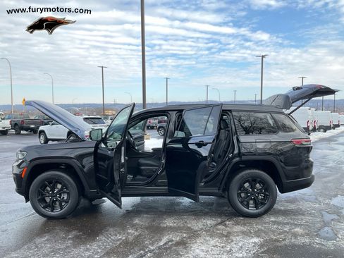New 2025 Jeep Grand Cherokee L Altitude image 37