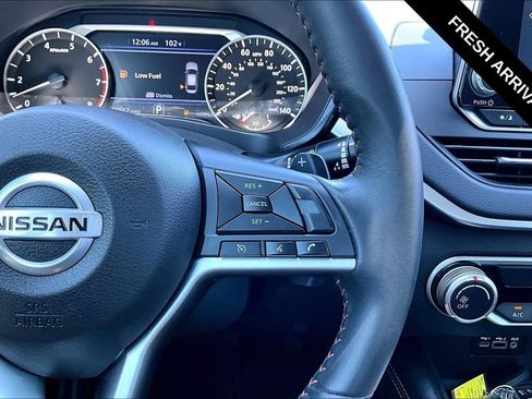 Used 2022 Nissan Altima 2.5 SR FWD image 14