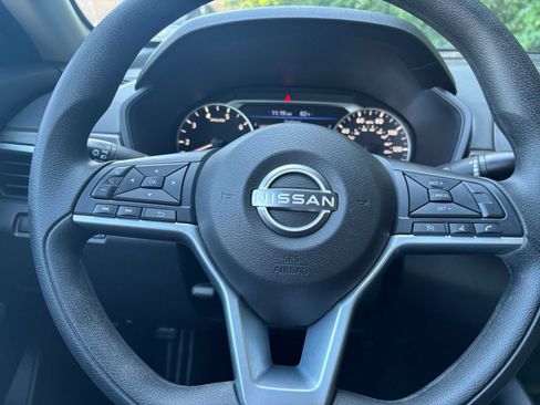 Used 2025 Nissan Altima 2.5 SV FWD image 27