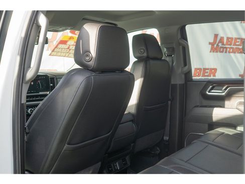 Used 2025 GMC Sierra 1500 SLT AWD/4WD image 34