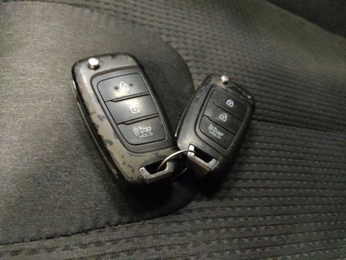 Used 2020 Hyundai Santa Fe SE FWD image 32