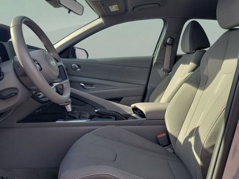 Used 2025 Hyundai Elantra Sport image 13