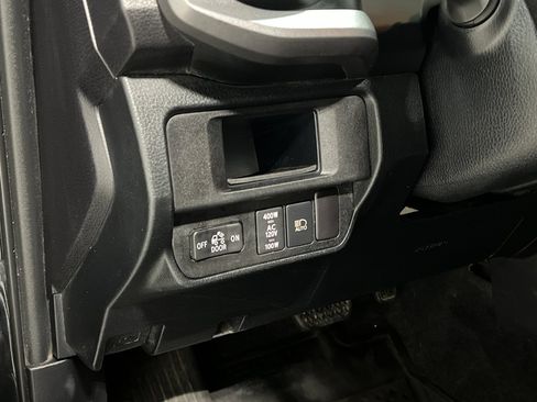 Used 2018 Toyota Tacoma TRD Off-Road image 16