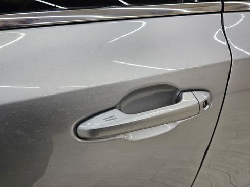 Used 2019 Toyota Highlander XLE FWD image 12