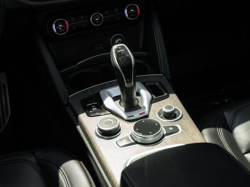 Used 2022 Alfa Romeo Stelvio Ti AWD/4WD image 14