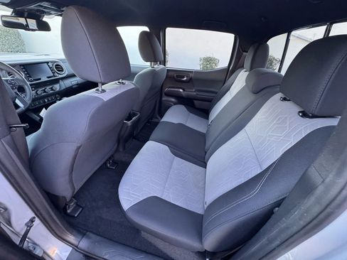 Used 2020 Toyota Tacoma TRD Off-Road image 15