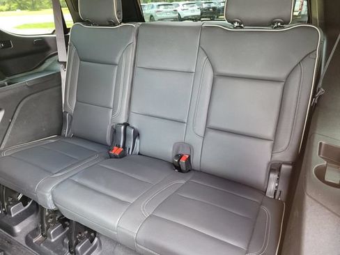 Used 2024 GMC Yukon SLT w/ SLT Luxury Package RWD image 37