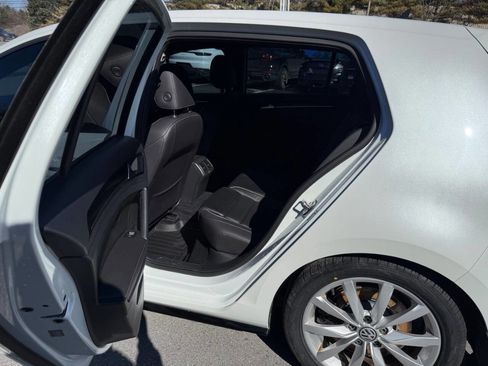 Used 2019 Volkswagen Golf R 4-Door image 11