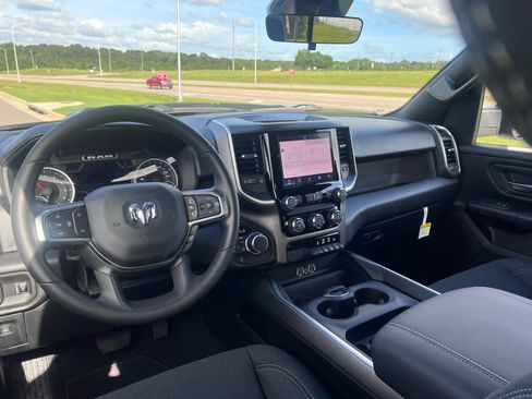 New 2026 RAM 1500 Express AWD/4WD image 17