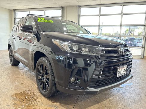 Used 2019 Toyota Highlander SE FWD image 4