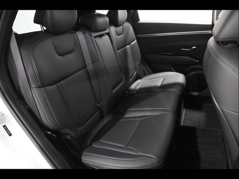 Certified 2023 Hyundai Tucson Limited AWD/4WD image 18