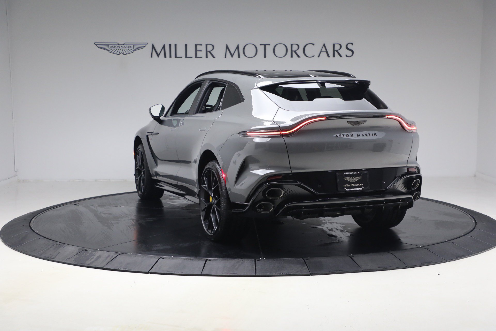 Used 2026 Aston Martin DBX S AWD/4WD image 5