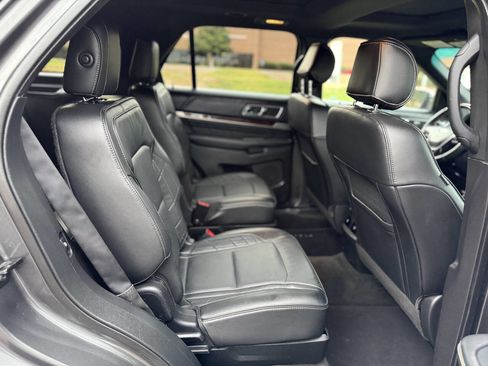 Used 2016 Ford Explorer Platinum image 15