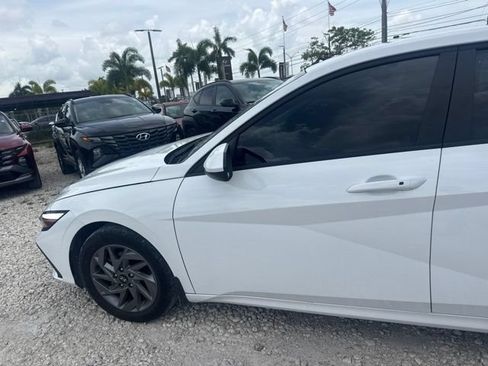 Used 2024 Hyundai Elantra SEL FWD image 10