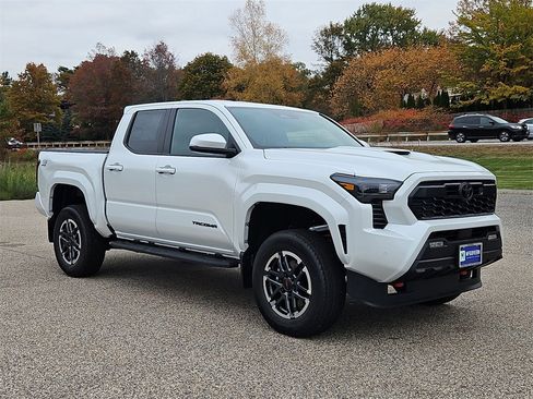 New 2025 Toyota Tacoma TRD Sport image 3