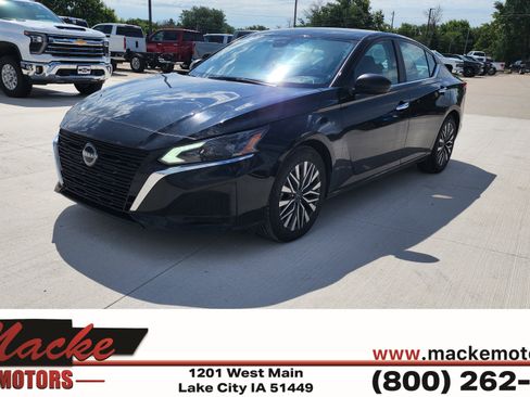Used 2024 Nissan Altima 2.5 SV FWD image 1